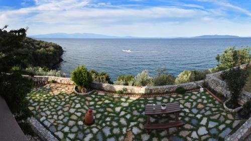 Sourpi Apartamento | Goddesses Villa 1 in Nies
