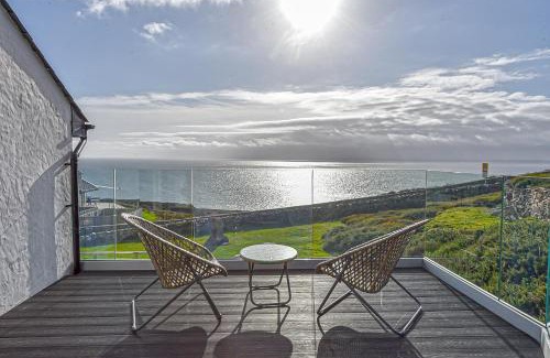 Holyhead Casa | Goferydd, South Stack, Anglesey, 4 bed luxury home, hot tub, dog friendly