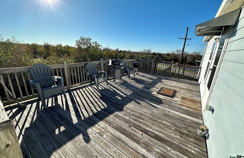 Braithwaite Casa | Goin’ Fishing? Bring your pole, fish across the street or Marinas down the road.