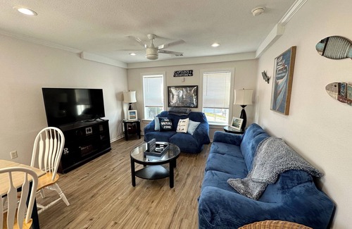 Braithwaite Casa | Goin’ Fishing? Bring your pole, fish across the street or Marinas down the road.
