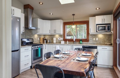 Port Renfrew Cabaña | Going Coastal A+B, oceanfront view, pet friendly sleep a total of up to 10