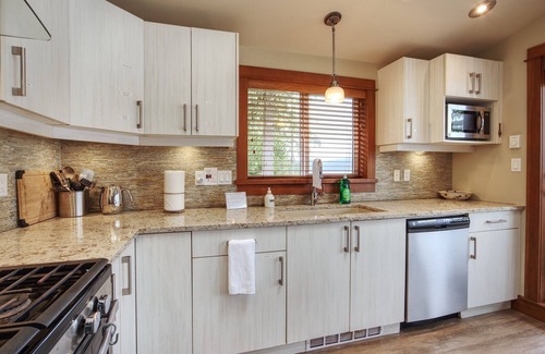 Port Renfrew Cabaña | Going Coastal A+B, oceanfront view, pet friendly sleep a total of up to 10