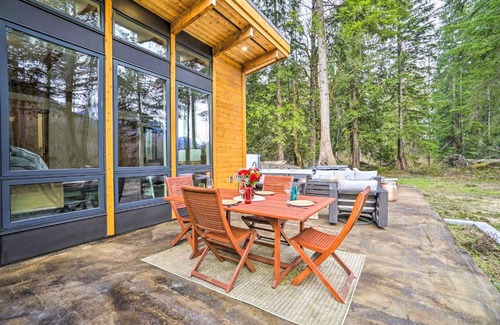 Gold Bar Casa | Gold Bar Cabin on Skykomish River Heated Swim Spa