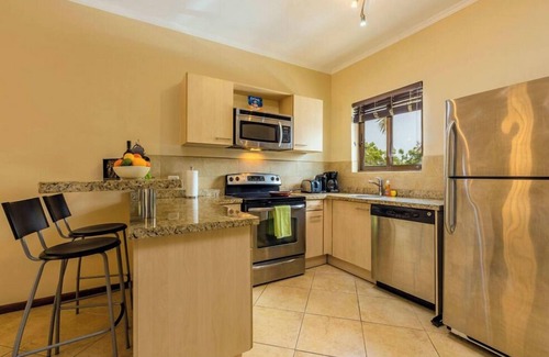 Gold Coast Casa | Gold Coast - 2BR3BA Gated Community w/ Pools & Gym