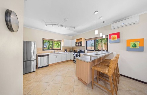 Gold Coast Villa | Gold Coast 4BR4.5BA Villa w/ PrivatePool & Gym