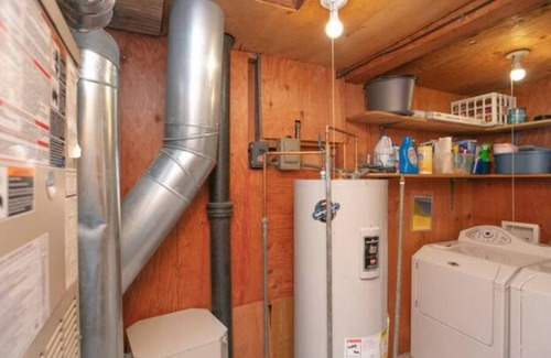 Edwardsburg Cabaña | Gold Coast Cottage: Cute Lake Home, INCLUDED Pontoon, near Notre Dame