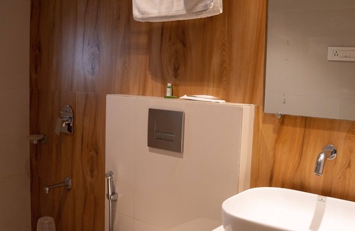 Airoli Hotel | Gold Crest Business Hotel