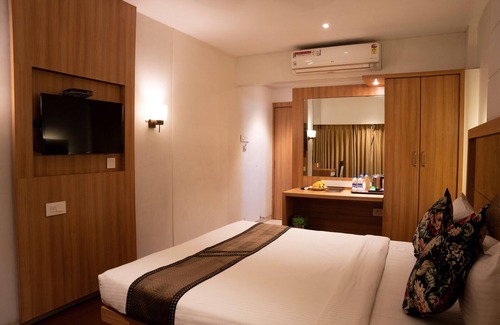 Airoli Hotel | Gold Crest Business Hotel