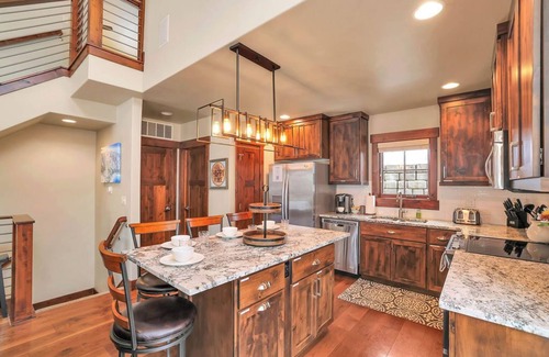 Tamarack Resort Casa | Gold Crest @ Tamarack Resort | Pet Friendly Trailside Ski In/Out | 3 Ensuites | Hot Tub + AC