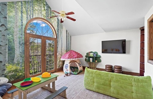 Helen Casa | Gold Leaf Chalet Summ