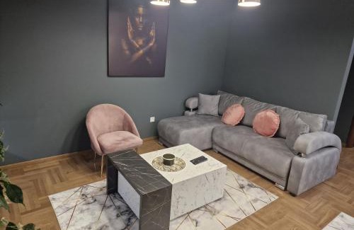 Cacak Apartamento | Gold lux