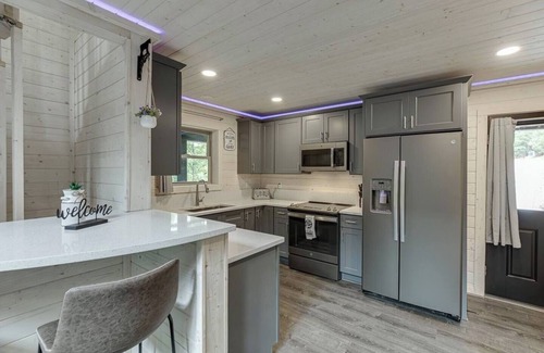Cleveland Cabina | Gold Peak Treehouse Near Helen, Georgia - Cedar Creek Rentals LLC
