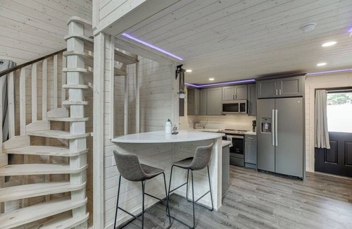 Cleveland Cabina | Gold Peak Treehouse Near Helen, Georgia - Cedar Creek Rentals LLC