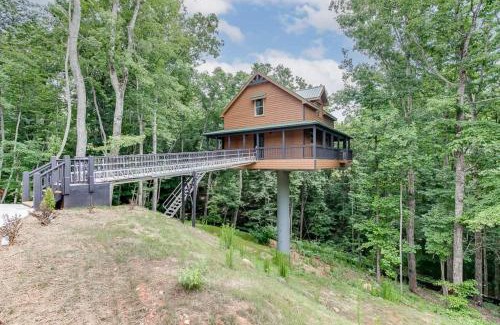 Cleveland Casa | Gold Peak Treehouse Near Helen, Georgia