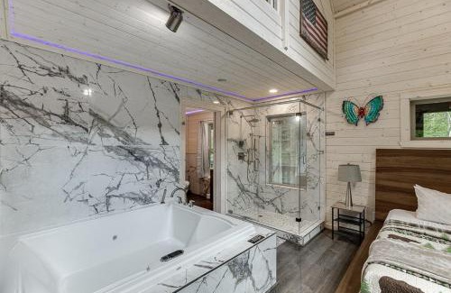 Cleveland Casa | Gold Peak Treehouse Near Helen, Georgia