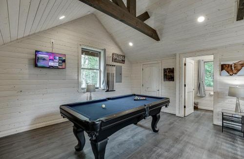 Cleveland Casa | Gold Peak Treehouse Near Helen, Georgia