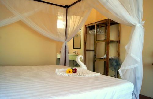 Cua Can Village Hotel | Gold Sand Beach Bungalow
