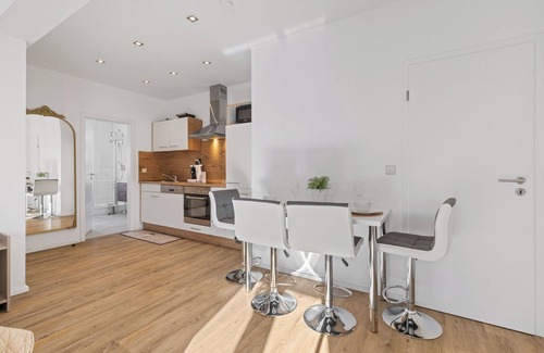 Guenzburg Apartamento | Goldcream Deluxe Suite - Modern - Netflix