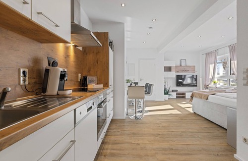 Guenzburg Apartamento | Goldcream Deluxe Suite - Modern - Netflix