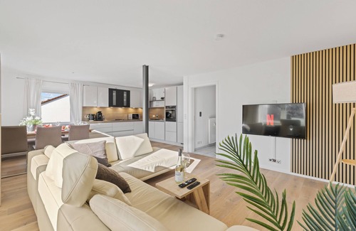 Guenzburg Apartamento | GOLDCREAM XL up to 8 people, MODERN, NETFLIX