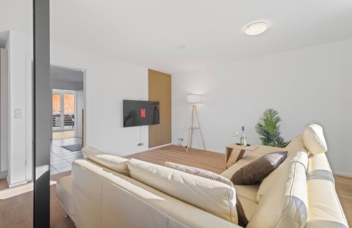 Guenzburg Apartamento | GOLDCREAM XL up to 8 people, MODERN, NETFLIX