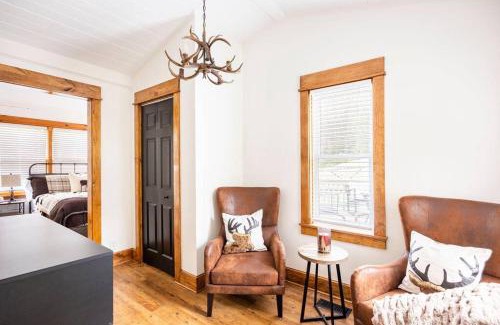 Highlands Casa | Golden Acres Ranch Hot Tub+Gameroom+Creek & wifi