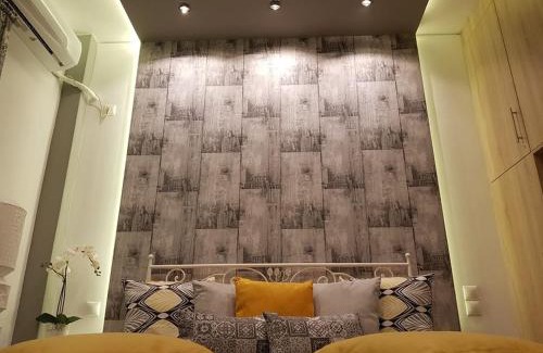 Aigaleo Apartamento | 'Golden Aurora' Apartment With Elegant Style