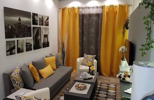 Aigaleo Apartamento | 'Golden Aurora' Apartment With Elegant Style
