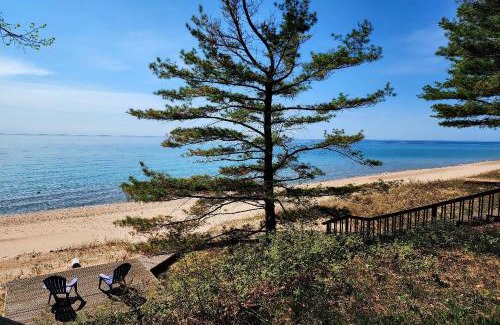 Harbor Springs Casa | Golden Beach Cottage