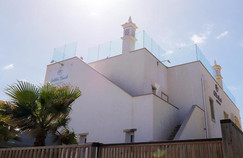Praia de Faro Casa | Golden Beach Guest House & Rooftop Bar