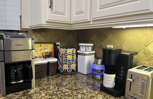 Vista Casa | Golden Coast: Spacious 5-bedroom, Pool, Spa, AC, Pool Table, Piano, Giant Game