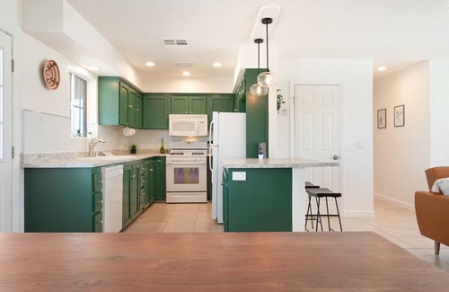 Joshua Tree Casa | 🌵Golden Desert Ranch - Hot Tub, Fire Pit and BBQ!🌵