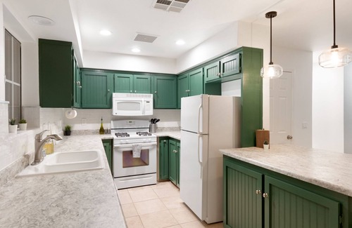 Joshua Tree Casa | 🌵Golden Desert Ranch - Hot Tub, Fire Pit and BBQ!🌵