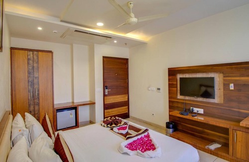 Jaipur Hotel | Golden Eagle By wizowll Group of hotels