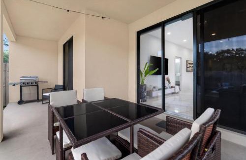 Croissant Park Casa | Golden Fox Downtown Pool House home