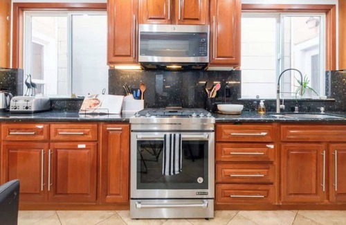 Sunset District Casa | Golden Gate Park Escape | 4BR + Garage + Metro