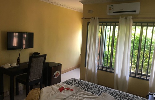 Kafue Cabina | Golden Hills Lodge
