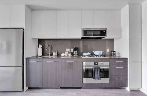 Eau Claire Apartamento | Golden Horizon | Luxe Comfort & Iconic City Views