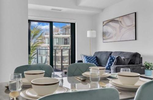 Eau Claire Apartamento | Golden Horizon Luxe Comfort & Iconic City Views