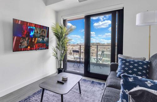 Eau Claire Apartamento | Golden Horizon Luxe Comfort & Iconic City Views