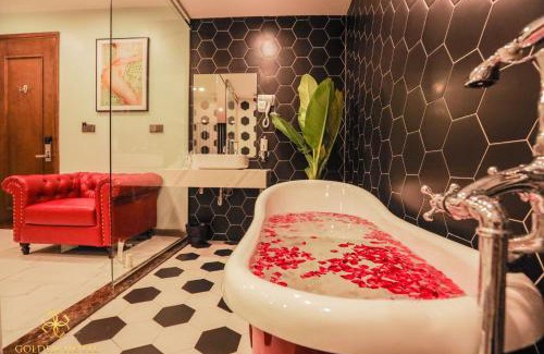Hai Ba Trung Hotel | Golden Hotel