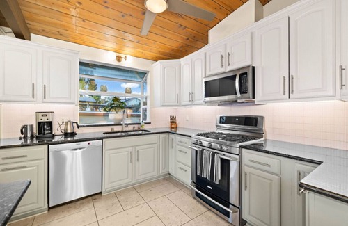 Lincoln Acres Casa | Golden Hour Bliss: Pool, Hot Tub & Firepit