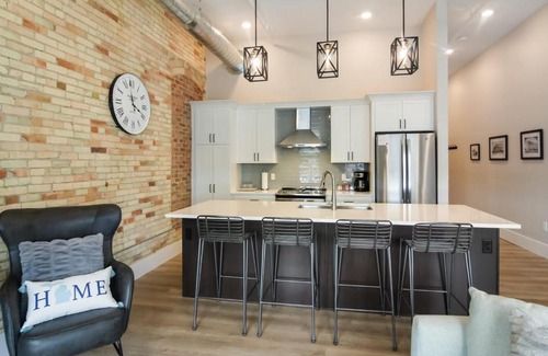 Traverse City Casa | Golden Lofts Unit 1 Downtown Traverse City 1BD 1BA
