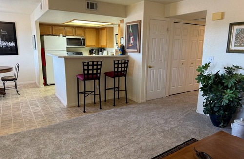Mesquite Condominio | Golden Mesa Retreat by Mesquite Vacation Rentals with Local Activity Discounts!