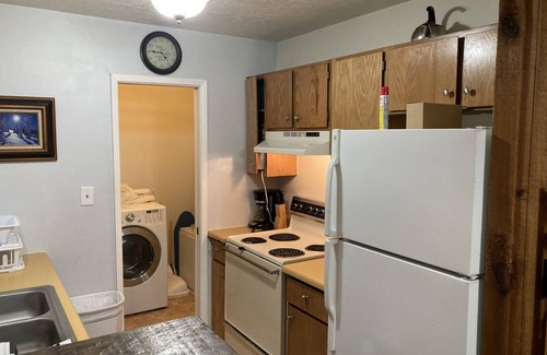 Red River Condominio | Golden Nugget - cozy 2 bedroom condo wood fireplace -free wifi - fully equipped