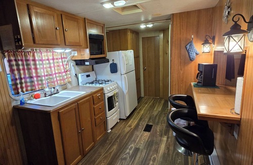 South Bloomingville Cabaña | Golden Oak Cottage Hocking Hills