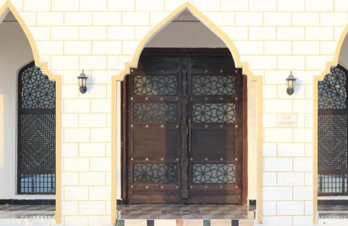 Jalan Bani Buhassan Otro | Golden Palm Oasis