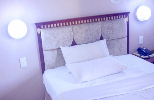 Monze Cama Y Desayuno | Golden Pillow Lodge Monze