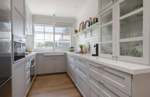 Bright Casa | Golden Pine Retreat.
