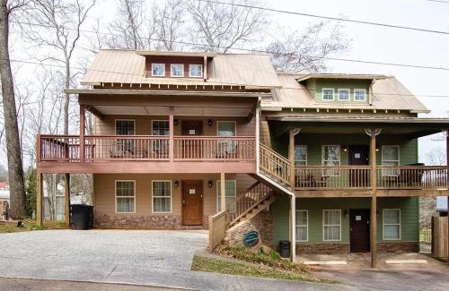 Dahlonega Apartamento | Golden Pines Villa on Choice Ave Steps to Downtown